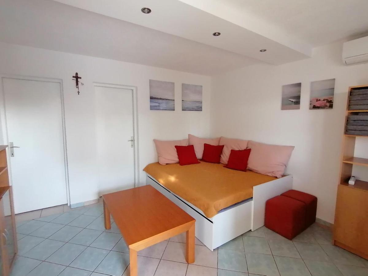 Kod Lenka Apartment Vir